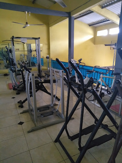 Mesin latihan kaki & kardio
